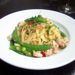 ニコラ - ランチセット(1200円)の信濃地鶏とスナップエンドウのスパゲッティーニ