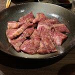 黒毛和牛焼肉 白か黒 - 