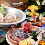 Sandaimefurarisushiandoodaidokorofurari - 【忘年会に！】海鮮に干物に鍋！伊勢志摩コース
      忘年会にはこのコースが当店一押しです！店主が感銘を受けた小田原の老舗干物屋「山安」の干物もございます！脂ののった絶品の干物です！さらに、貝風呂鍋は数種類の貝のエキスが溢れ出した、旨味凝縮鍋です！シメのラーメンは繊細な貝の出汁と絡まってたまりません♪もちろん、江戸前鮨は板長のおすすめの上握りも！