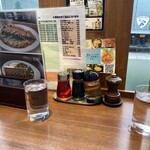 中華食堂 かどや - この日通されたのは奥の外に向かったカウンター
