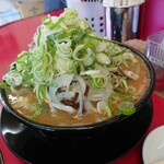 とんこつラーメンいしい - 朝ラーの野菜。ツイッター特典薬味ネギ。野菜たっぷり！