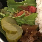 Sangatsuno Mizu - 野菜サラダとピクルス、福神漬け
