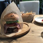 キングゴッドバーガー - 料理