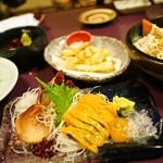活魚料理 いか清 - 活ホヤ刺、活ナマコ刺、カレイ刺、島らっきょう天ぷら、たっぷりカニサラダ