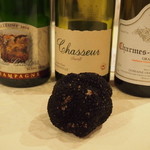 トゥ・ラ・ジョア - 本日の巨大トリュフとワイン