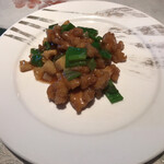 中国料理 盧山 - 本日のランチ　お料理：鶏肉とピーマンと野菜のいため