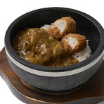 Stone-grilled Kasane straw roll and curry “Ginmaru Sangen Mugibuta” (100g)