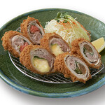 Kasane strawberry three-colored roll cutlet set meal “Ginmaru Sangen Mugibuta” (150g)