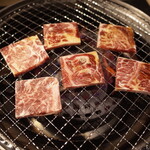 Yakiniku Juujuu Karubi - ハラミ肉は正方形です・・