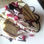 ビッグフォーレスト - 手作りシフォン　たっぷり生クリーム&ベリー日替わりです。300yen