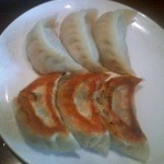 上海点心 豫園 - 焼き餃子です