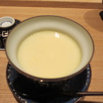 鮨 麻生 平尾山荘 - お寿司をいただきながらこれも絶品の茶碗蒸しをいただきます、火傷注意です。