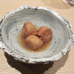 鮨 麻生 平尾山荘 - 次は里芋の煮つけです、さすがに上品な味付になってます。