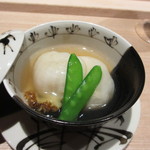 鮨 麻生 平尾山荘 - お寿司を一段落食べたら再び料理に戻って鮑の冶部煮です。