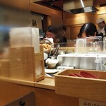 ふたば製麺 - 三密回避のパーティションが設置されました。