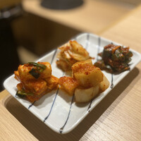 焼肉 黒田 - キムチ盛り合わせ