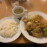 南海飯店 - かたい焼ソバ＋ライス