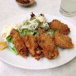 ゆたか食堂 - カキフライ600円はどうしても頼んでしまう。