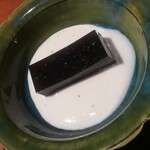 神楽坂 石かわ - 羊羹のココナツソースかけ