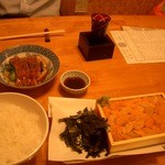 酒仙房　金生 - ≪２０１２年７月≫　「雲丹どんぶり」。雲丹は木箱にイッパイ！ご飯、つやつやで山盛り！この日は１８８０円、価格に変動有り（１２８０～１８８０円）。　肉厚のウナギの酢の物は、４８０円。　冷酒。