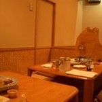 酒仙房　金生 - ≪２０１２年７月≫　掘りごたつの小上がりです。隣席は、お若い女性お二人でした。