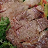 焼肉・しゃぶしゃぶ たちばな ヒルトンプラザイースト店 - 想像してたのよりぜんぜん大きいステーキ