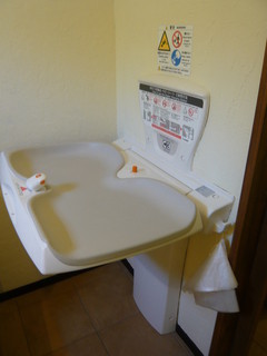 RIPOSO - オムツ替えシートあります