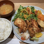 Kafe Ando Dainingu Minori Minoru - とり天と野菜炒めランチ 1,298円
