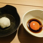 Yakiniku Ginjirou - 焼きすき 龍の卵ダレとライスボールの肩ロースのライスボールと卵(吟次郎スタンダードコース)