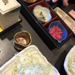 Tonkatsu Misoya - キャベツと漬物