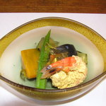 Hachiuma - 煮物（海老黄味煮、南京、おくら、茄子、出汁ゼリー）