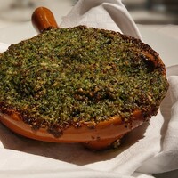 ヌガ - エスカルゴのブルゴーニュ風 1600円
                    カタツムリが見えないような工夫？
                    正解かも。。。