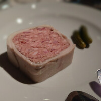 ヌガ - 田舎風パテ 1580円
                    まわりの脂が口の中を支配した