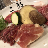 焼肉&手打ち冷麺 二郎 KANAYAMA - お肉アップ