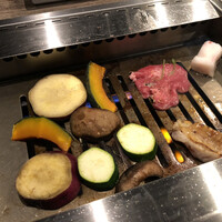 焼肉&手打ち冷麺 二郎 KANAYAMA - 焼き焼き