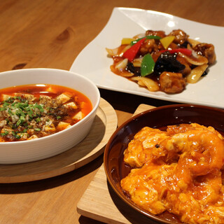 我們提供正宗的中國菜，口味適合全家人一起享用。