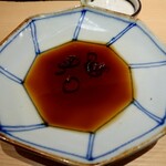 鮨 さいとう - 鷹の爪が入った醤油