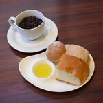 Gaden Kicchin Richetta - セットの自家製パンとコーヒー（紅茶）