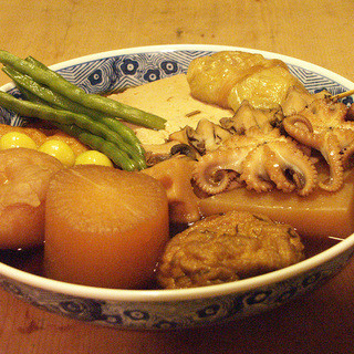 Kanto-style oden that has remained unchanged since its founding. Standard items and seasonal ingredients