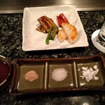 Teppanyaki Tokiwa - 野菜を焼いてもらったもの。お塩が色々〜