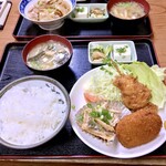 十八番 - 太刀魚の南蛮漬け、串カツ、コロッケの盛り合わせ定食。￥800。