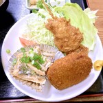 十八番 - 太刀魚の南蛮漬け、串カツ、コロッケの盛り合わせ定食。￥800。