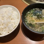 炭火焼肉　牛心亭 - ご飯とスープ
