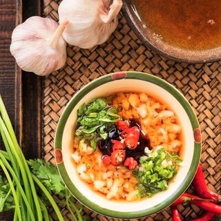 たれバー設備でご自由に沢山の薬味をお楽しみいただけます♪