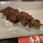 鶏繁 - コースの2本目はレバーです。レア目なレバーが胃に染みるね。