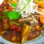 咖喱和蔬菜的中華風味蠔油燉煮