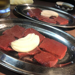 伊勢屋本店 - 牛レバー