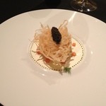 ガストロノミー ジョエル・ロブション - 地鶏卵　中は半熟のままカリッと揚げ、極上キャビアとスモークサーモンを添えて