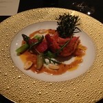 ガストロノミー ジョエル・ロブション - ブルターニュ産活オマール海老　グリーンアスパラガスを添え