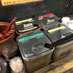 無鉄砲つけ麺無極 - 卓上調味料